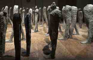 Magdalena Abakanowicz. Crowd and Individual